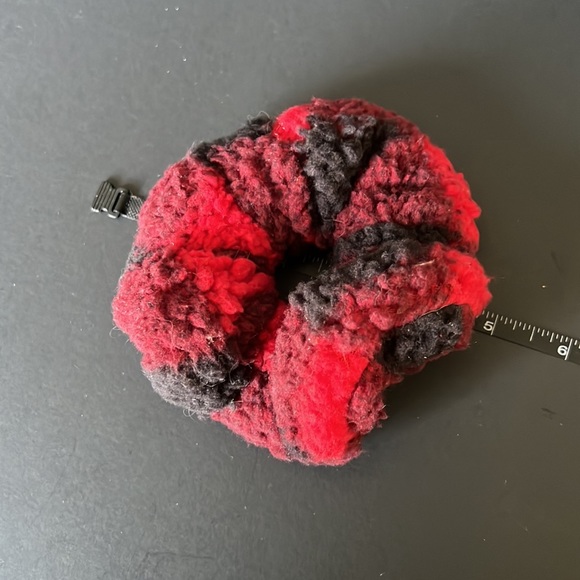 Sherpa scrunchie - Picture 2 of 2